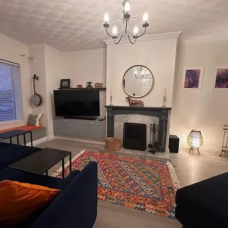 Bright & Cozy In Knocknacarra