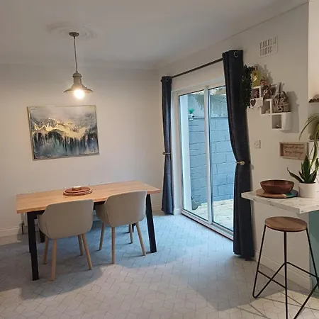 Bright & Cozy In Knocknacarra Galway