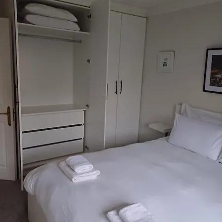 Bright & Cozy In Knocknacarra Vakantiehuis
