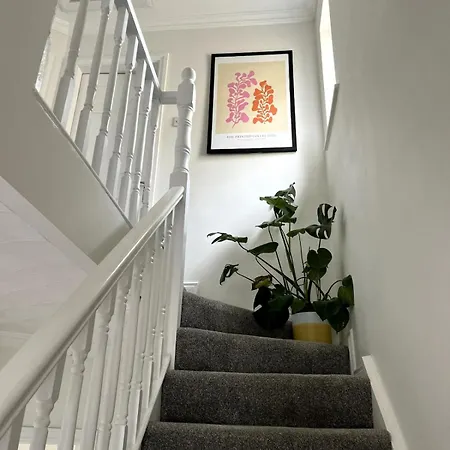 Vakantiehuis Bright & Cozy In Knocknacarra Galway