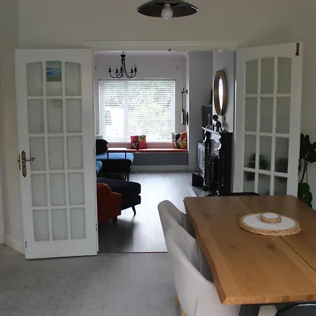 Bright & Cozy In Knocknacarra