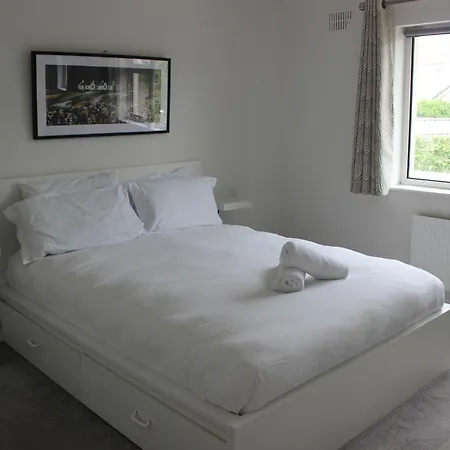 Bright & Cozy In Knocknacarra * Galway