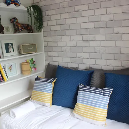 Bright & Cozy In Knocknacarra Голуэй