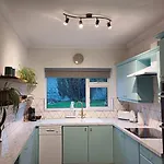 Bright & Cozy In Knocknacarra Galway