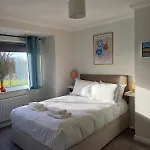 Bright & Cozy In Knocknacarra *
